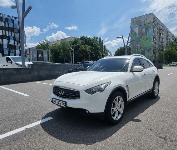 Білий Інфініті FX 37, об'ємом двигуна 3.7 л та пробігом 192 тис. км за 387 $, фото 1 на Automoto.ua