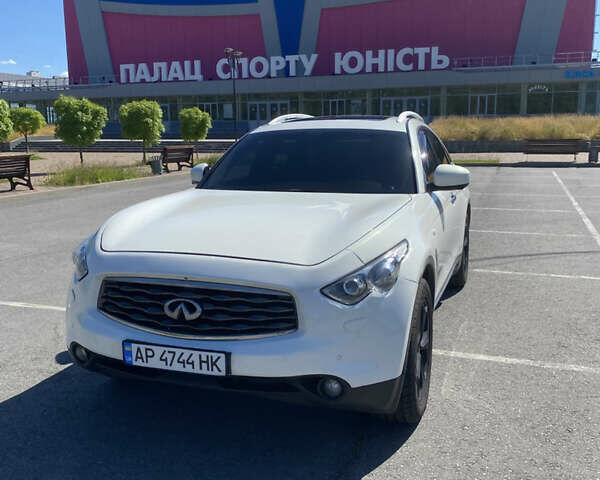 Білий Інфініті FX 37, об'ємом двигуна 3.7 л та пробігом 193 тис. км за 15999 $, фото 1 на Automoto.ua