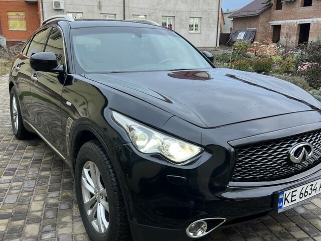 Черный Инфинити FX 37, объемом двигателя 3.7 л и пробегом 190 тыс. км за 13500 $, фото 1 на Automoto.ua