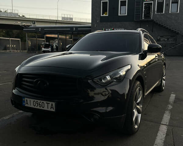 Черный Инфинити FX 37, объемом двигателя 3.7 л и пробегом 285 тыс. км за 17000 $, фото 1 на Automoto.ua