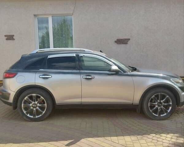 Сірий Інфініті FX 45, об'ємом двигуна 4.5 л та пробігом 300 тис. км за 7500 $, фото 1 на Automoto.ua