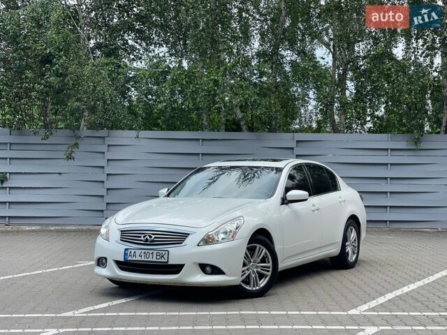 Білий Інфініті G25, об'ємом двигуна 2.5 л та пробігом 150 тис. км за 9900 $, фото 1 на Automoto.ua