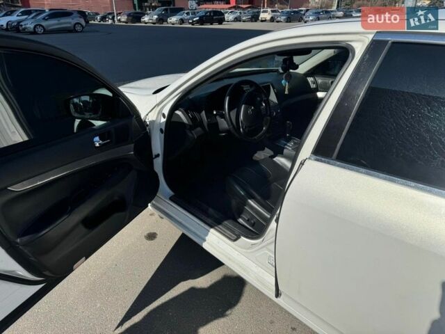 Білий Інфініті G25, об'ємом двигуна 2.5 л та пробігом 202 тис. км за 8500 $, фото 1 на Automoto.ua