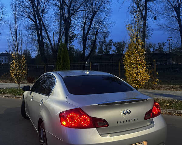 Серый Инфинити G25, объемом двигателя 2.5 л и пробегом 219 тыс. км за 8000 $, фото 1 на Automoto.ua