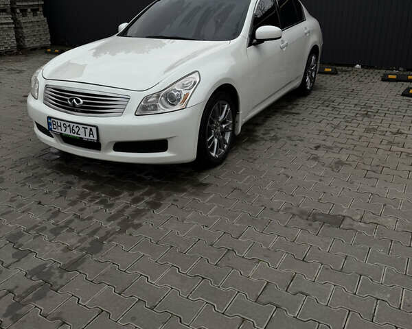 Білий Інфініті G35, об'ємом двигуна 3.5 л та пробігом 280 тис. км за 10000 $, фото 1 на Automoto.ua