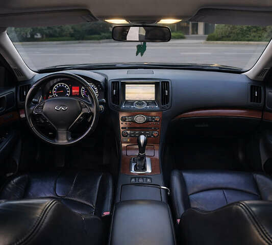 Черный Инфинити G35, объемом двигателя 3.5 л и пробегом 259 тыс. км за 7500 $, фото 1 на Automoto.ua