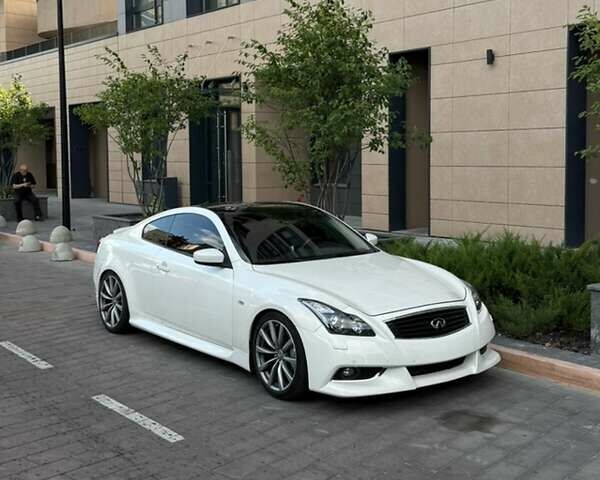 Белый Инфинити G37, объемом двигателя 3.7 л и пробегом 228 тыс. км за 13000 $, фото 1 на Automoto.ua