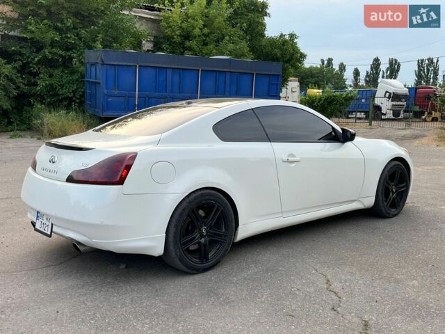 Белый Инфинити G37, объемом двигателя 3.7 л и пробегом 240 тыс. км за 8500 $, фото 1 на Automoto.ua