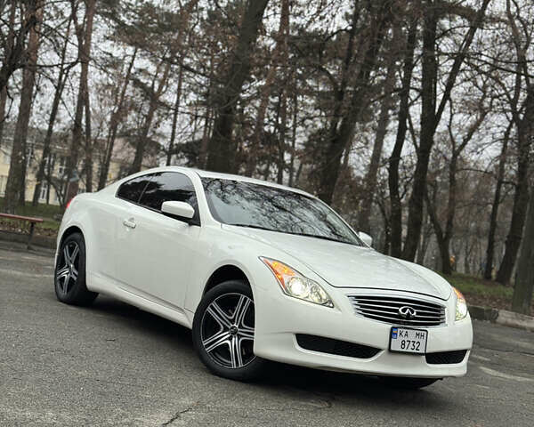 Белый Инфинити G37, объемом двигателя 3.7 л и пробегом 200 тыс. км за 10999 $, фото 1 на Automoto.ua