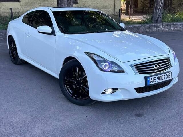 Белый Инфинити G37, объемом двигателя 3.7 л и пробегом 125 тыс. км за 10800 $, фото 1 на Automoto.ua