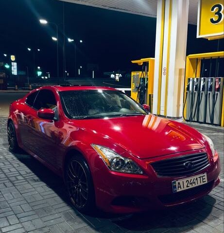Красный Инфинити G37, объемом двигателя 3.7 л и пробегом 80 тыс. км за 11000 $, фото 1 на Automoto.ua