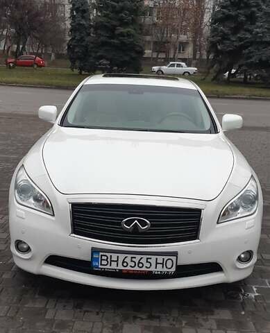 Белый Инфинити M37, объемом двигателя 3.7 л и пробегом 105 тыс. км за 15700 $, фото 1 на Automoto.ua