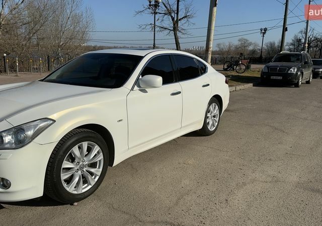 Білий Інфініті M37, об'ємом двигуна 3.7 л та пробігом 166 тис. км за 10500 $, фото 1 на Automoto.ua