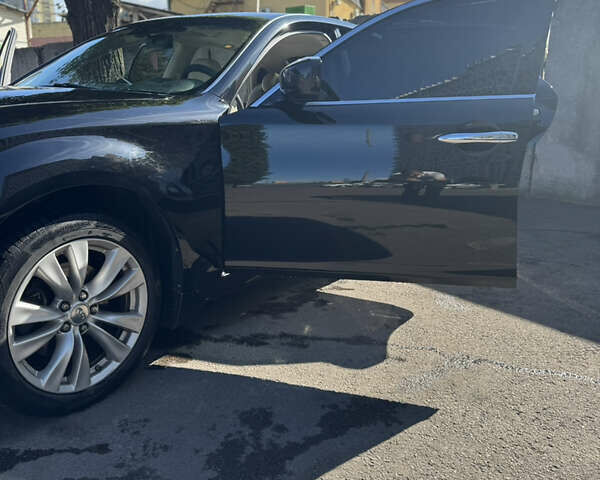 Черный Инфинити M37, объемом двигателя 3.7 л и пробегом 300 тыс. км за 10500 $, фото 1 на Automoto.ua