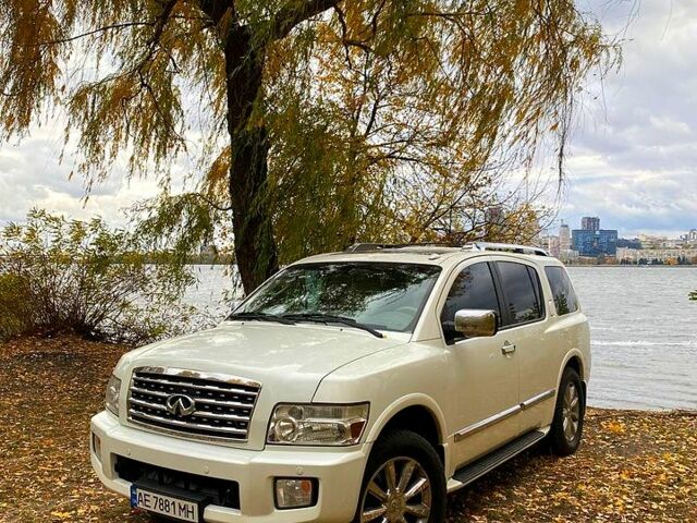 Белый Инфинити QX56, объемом двигателя 5.6 л и пробегом 182 тыс. км за 14500 $, фото 1 на Automoto.ua