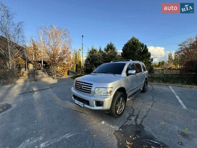 Серый Инфинити QX56, объемом двигателя 5.6 л и пробегом 300 тыс. км за 10000 $, фото 1 на Automoto.ua