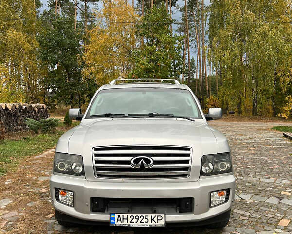 Серый Инфинити QX56, объемом двигателя 5.55 л и пробегом 184 тыс. км за 9300 $, фото 1 на Automoto.ua