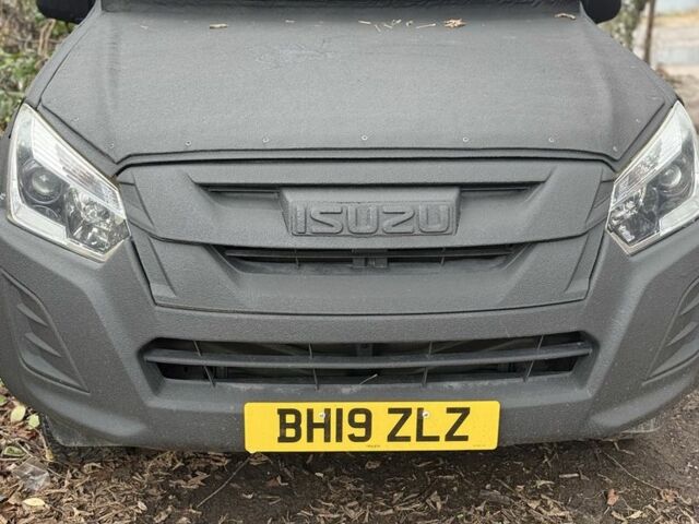 Черный Исузу Д-Макс, объемом двигателя 2.5 л и пробегом 130 тыс. км за 9999 $, фото 1 на Automoto.ua