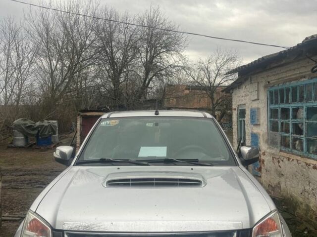 Серый Исузу Д-Макс, объемом двигателя 3 л и пробегом 370 тыс. км за 6500 $, фото 1 на Automoto.ua