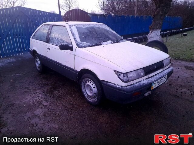 Белый Исузу Джемини, объемом двигателя 1.5 л и пробегом 102 тыс. км за 1000 $, фото 1 на Automoto.ua