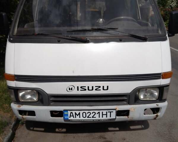Білий Ісузу Міді, об'ємом двигуна 1.99 л та пробігом 144 тис. км за 1400 $, фото 1 на Automoto.ua