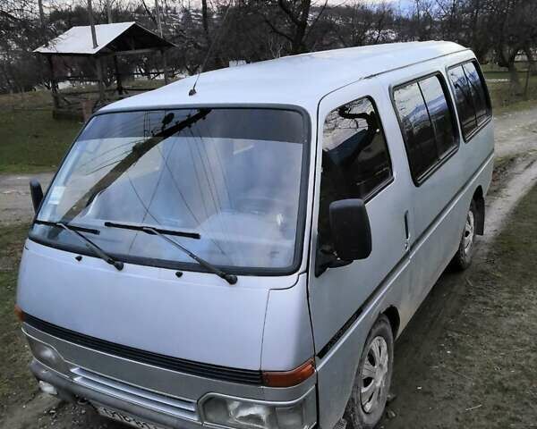 Серый Исузу Миди пасс., объемом двигателя 2.2 л и пробегом 300 тыс. км за 2600 $, фото 1 на Automoto.ua