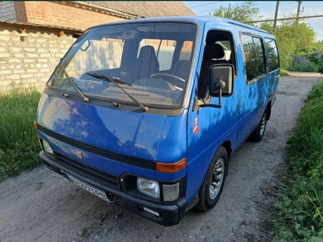 Синий Исузу Миди пасс., объемом двигателя 2 л и пробегом 200 тыс. км за 2700 $, фото 1 на Automoto.ua