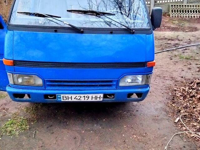 Синий Исузу Миди, объемом двигателя 2 л и пробегом 211 тыс. км за 2000 $, фото 1 на Automoto.ua