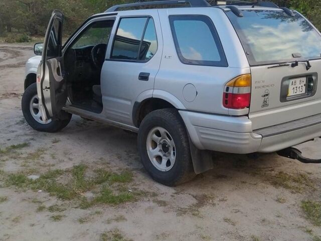 Сірий Ісузу Rodeo, об'ємом двигуна 3.2 л та пробігом 190 тис. км за 2800 $, фото 1 на Automoto.ua