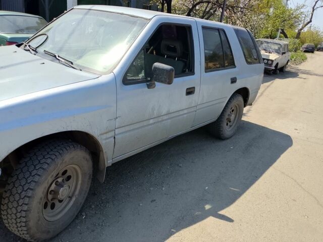 Серый Исузу Родео, объемом двигателя 2.3 л и пробегом 150 тыс. км за 2100 $, фото 1 на Automoto.ua