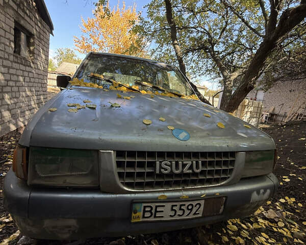 Синий Исузу Родео, объемом двигателя 2.6 л и пробегом 300 тыс. км за 1385 $, фото 1 на Automoto.ua