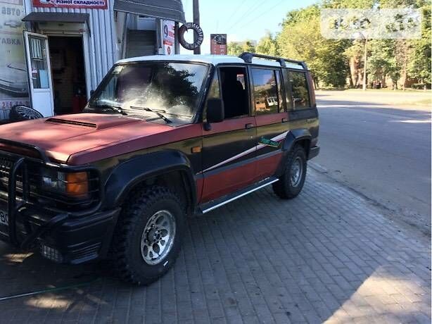 Чорний Ісузу Trooper, об'ємом двигуна 2.8 л та пробігом 300 тис. км за 6600 $, фото 1 на Automoto.ua