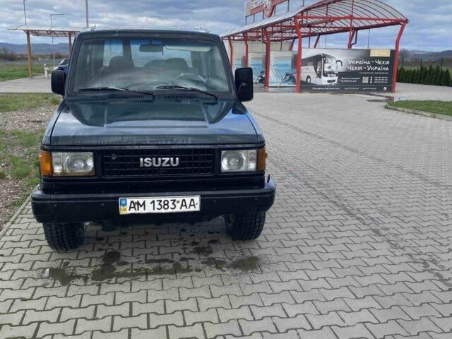 Зелений Ісузу Trooper, об'ємом двигуна 2.3 л та пробігом 200 тис. км за 3300 $, фото 1 на Automoto.ua