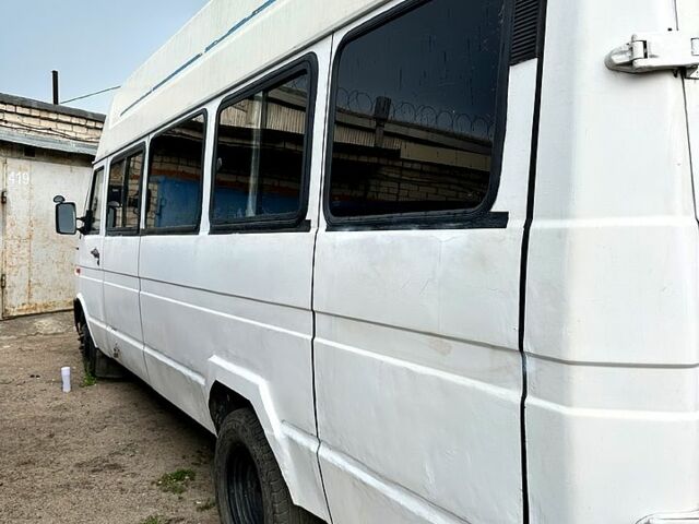 Белый Ивеко Дейли, объемом двигателя 2.8 л и пробегом 0 тыс. км за 2800 $, фото 1 на Automoto.ua
