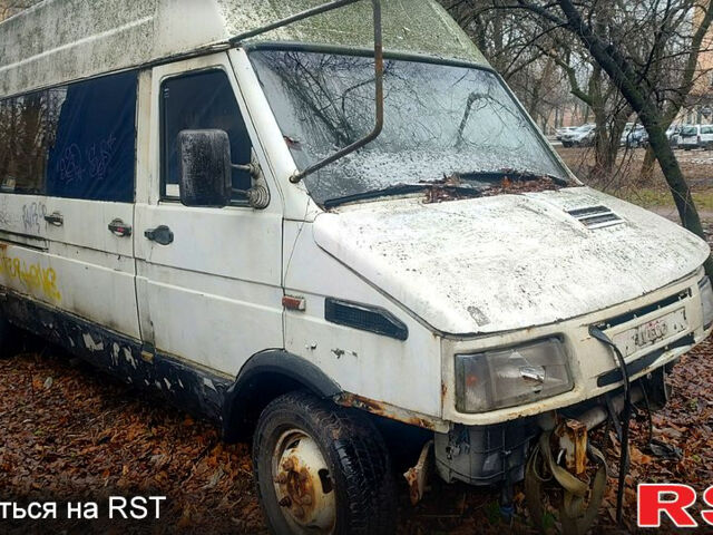 Білий Івеко Дейлі, об'ємом двигуна 2.8 л та пробігом 400 тис. км за 1000 $, фото 1 на Automoto.ua