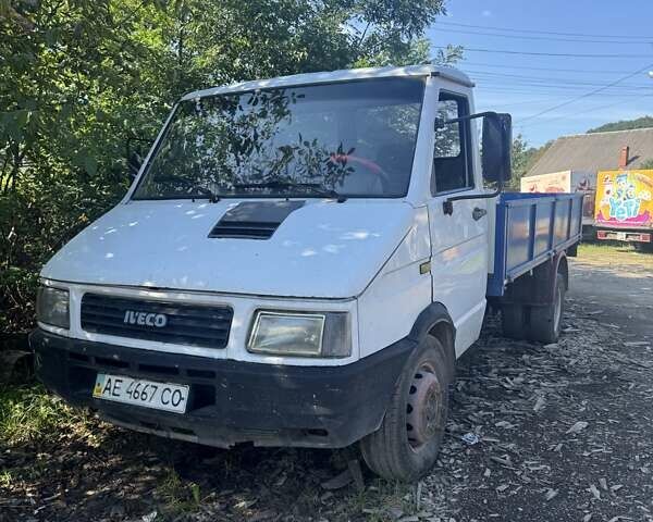 Белый Ивеко Дейли, объемом двигателя 2.8 л и пробегом 320 тыс. км за 3550 $, фото 1 на Automoto.ua