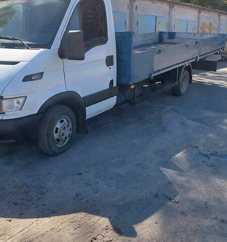 Белый Ивеко Дейли, объемом двигателя 3 л и пробегом 429 тыс. км за 12500 $, фото 1 на Automoto.ua