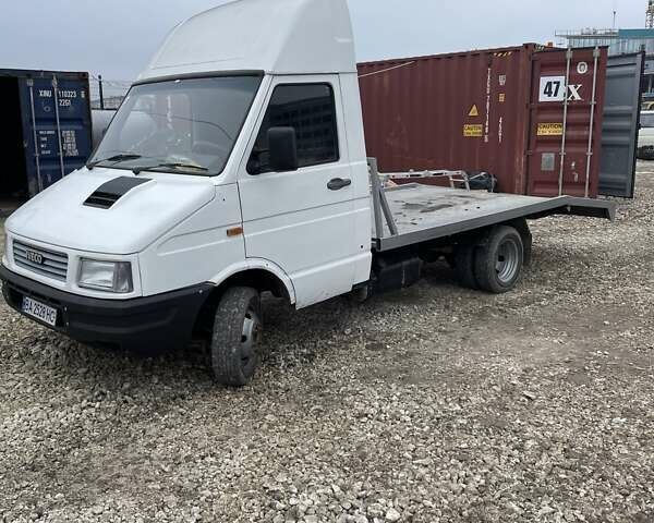 Белый Ивеко Дейли, объемом двигателя 2.5 л и пробегом 250 тыс. км за 6600 $, фото 1 на Automoto.ua