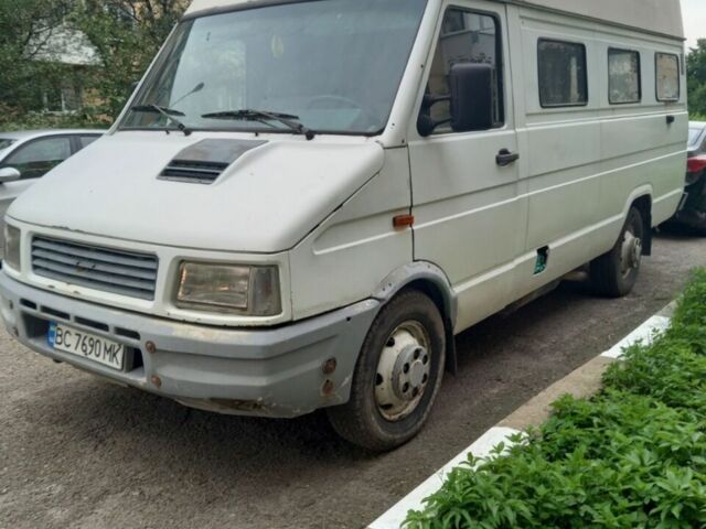 Белый Ивеко Дейли, объемом двигателя 2.4 л и пробегом 100 тыс. км за 2999 $, фото 1 на Automoto.ua