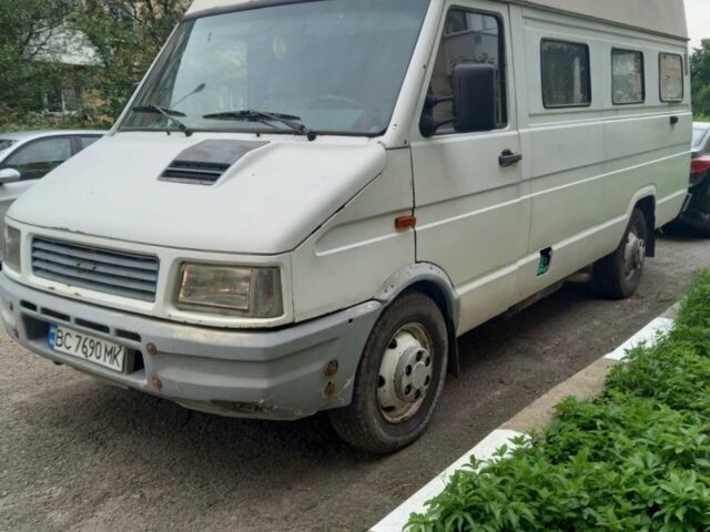 Белый Ивеко Дейли, объемом двигателя 2.4 л и пробегом 100 тыс. км за 2999 $, фото 1 на Automoto.ua