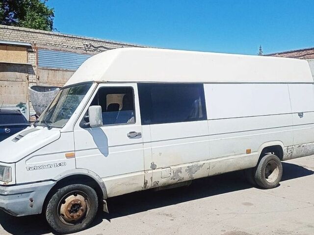 Белый Ивеко Дейли, объемом двигателя 2.5 л и пробегом 205 тыс. км за 2350 $, фото 1 на Automoto.ua