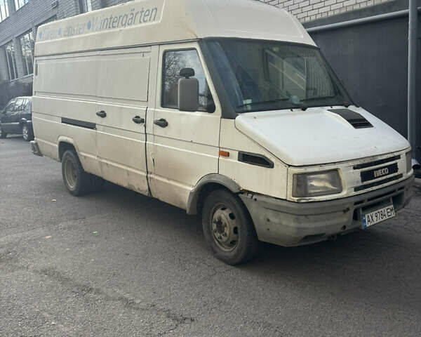 Белый Ивеко Дейли, объемом двигателя 2.8 л и пробегом 300 тыс. км за 2000 $, фото 1 на Automoto.ua