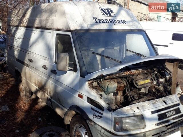 Белый Ивеко Дейли, объемом двигателя 2.8 л и пробегом 290 тыс. км за 1000 $, фото 1 на Automoto.ua