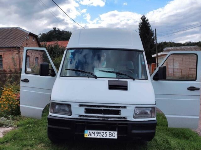 Белый Ивеко Дейли, объемом двигателя 2.8 л и пробегом 250 тыс. км за 3500 $, фото 1 на Automoto.ua