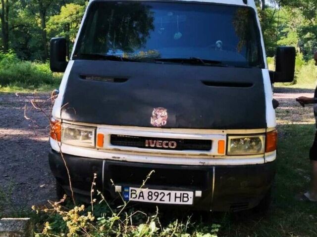 Белый Ивеко Дейли, объемом двигателя 2.8 л и пробегом 430 тыс. км за 4000 $, фото 1 на Automoto.ua