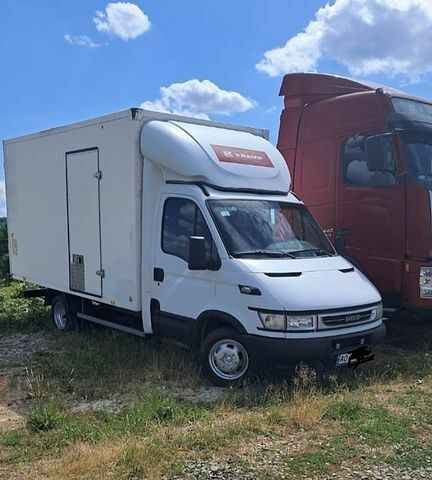 Белый Ивеко Дейли, объемом двигателя 2.8 л и пробегом 600 тыс. км за 6800 $, фото 1 на Automoto.ua