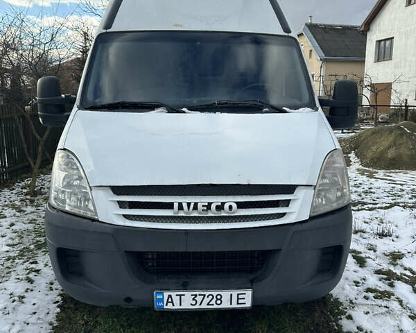 Белый Ивеко Дейли, объемом двигателя 3 л и пробегом 500 тыс. км за 8000 $, фото 1 на Automoto.ua