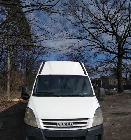 Белый Ивеко Дейли, объемом двигателя 3 л и пробегом 316 тыс. км за 7700 $, фото 1 на Automoto.ua