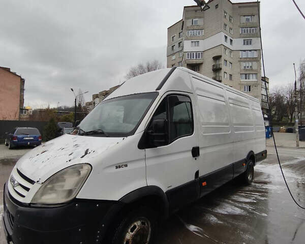 Белый Ивеко Дейли, объемом двигателя 3 л и пробегом 450 тыс. км за 7250 $, фото 1 на Automoto.ua