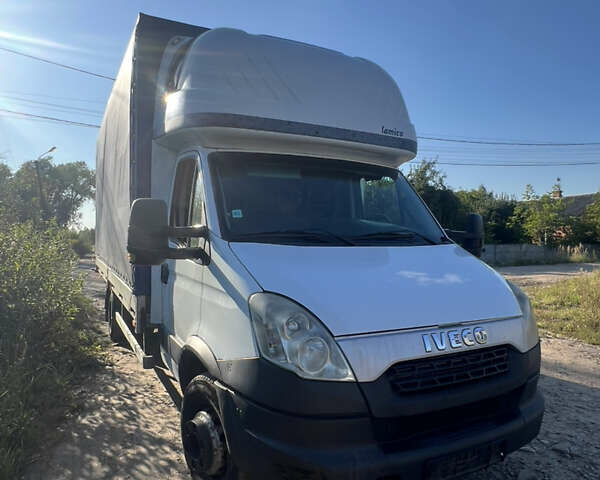 Белый Ивеко Дейли, объемом двигателя 3 л и пробегом 450 тыс. км за 18000 $, фото 1 на Automoto.ua